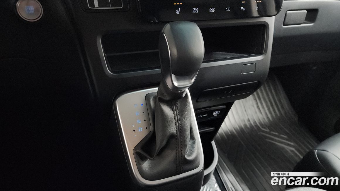 Hyundai Staria 2025
