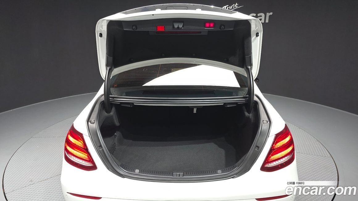 Mercedes-Benz E-Class 2020