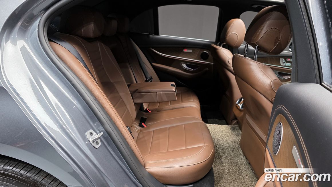 Mercedes-Benz E-Class 2021