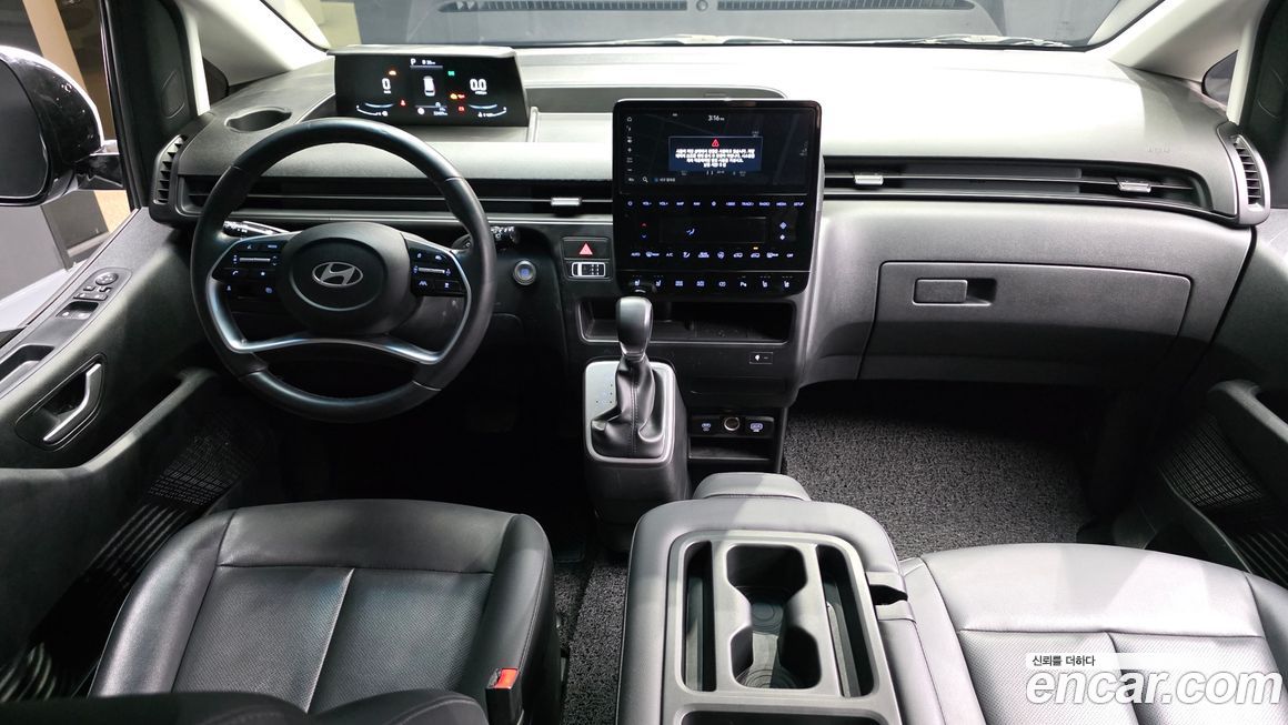 Hyundai Staria 2025