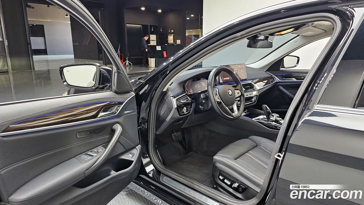 BMW 5-Series 2023