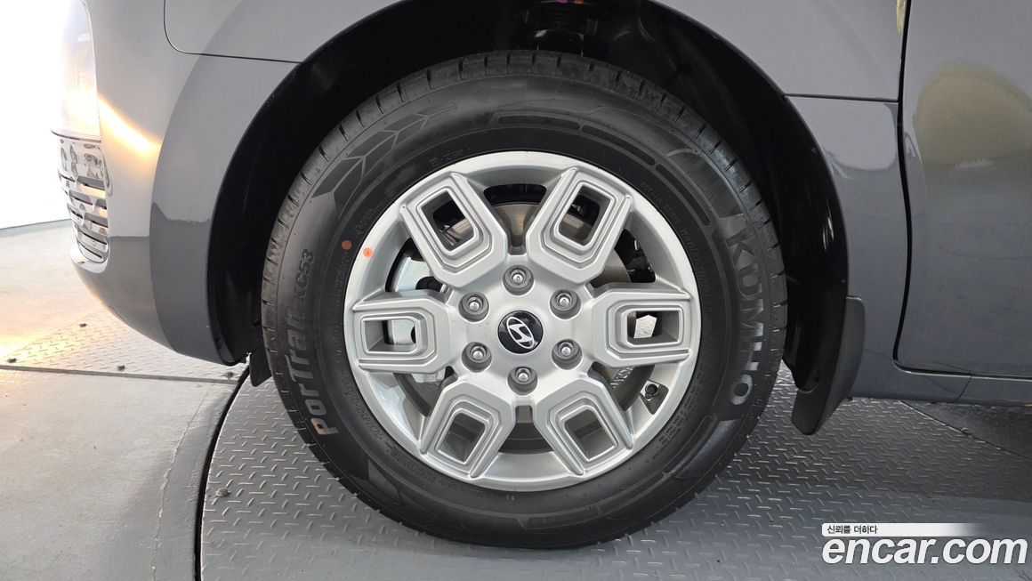 Hyundai Staria 2025