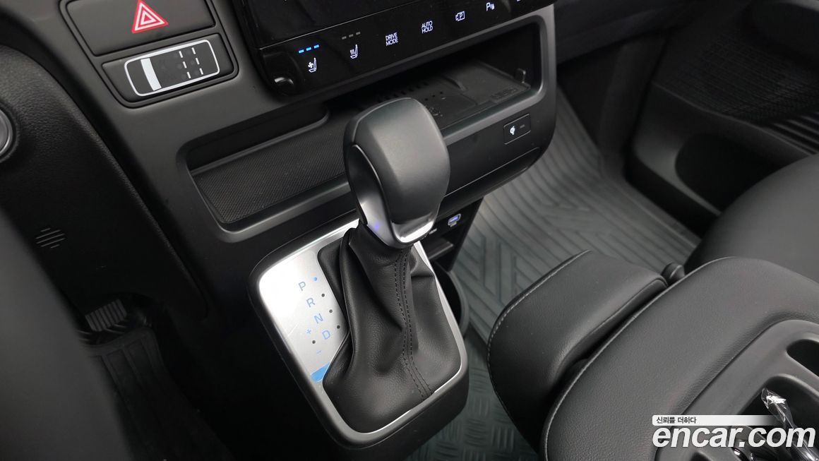 Hyundai Staria 2025