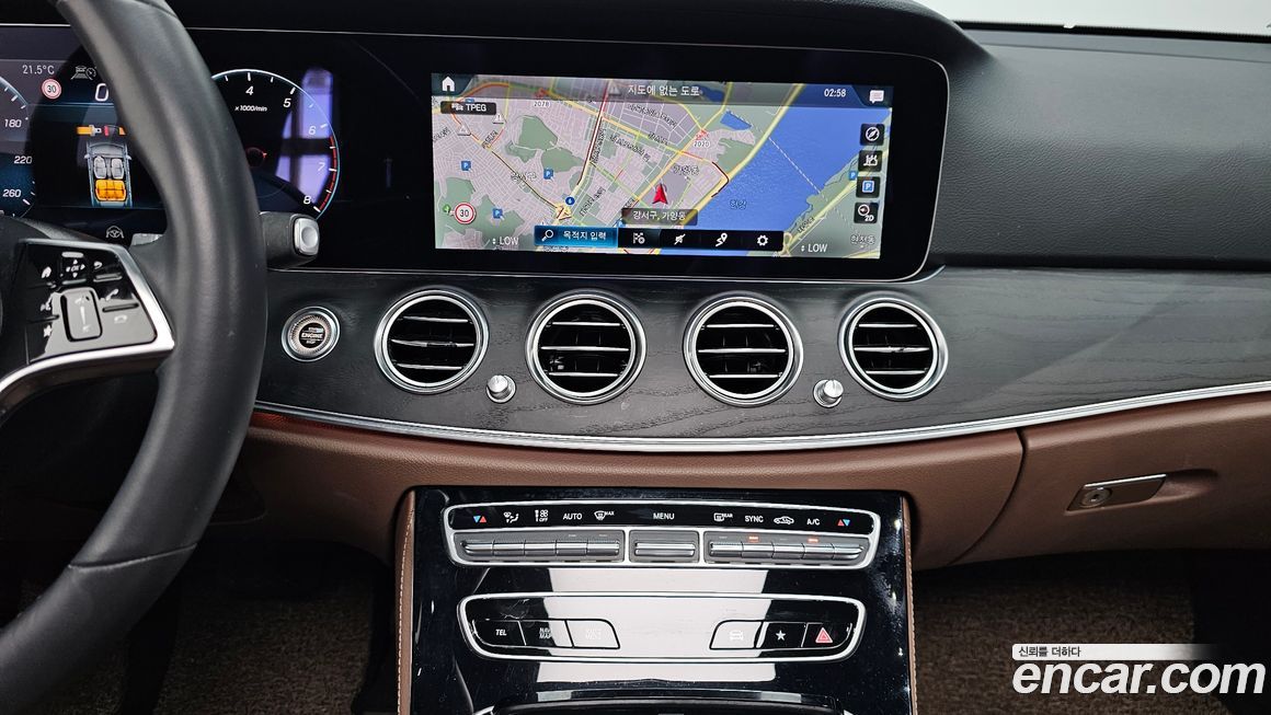 Mercedes-Benz E-Class 2022