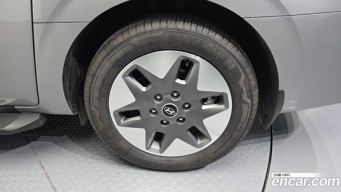 Hyundai Staria 2025