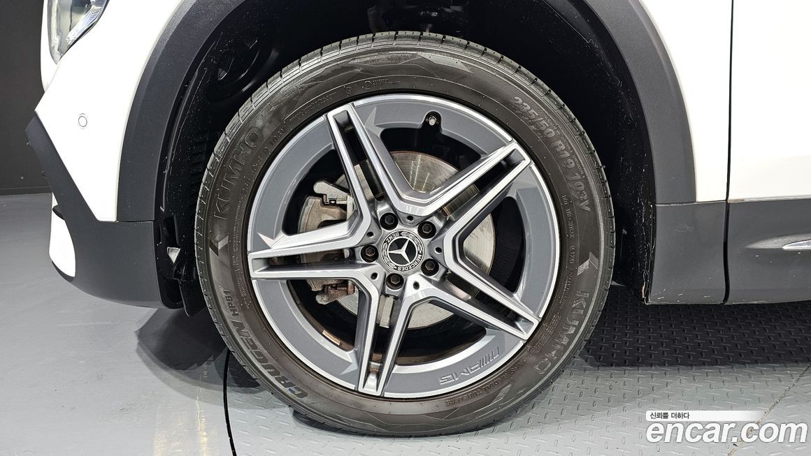 Mercedes-Benz GLB-Class 2021