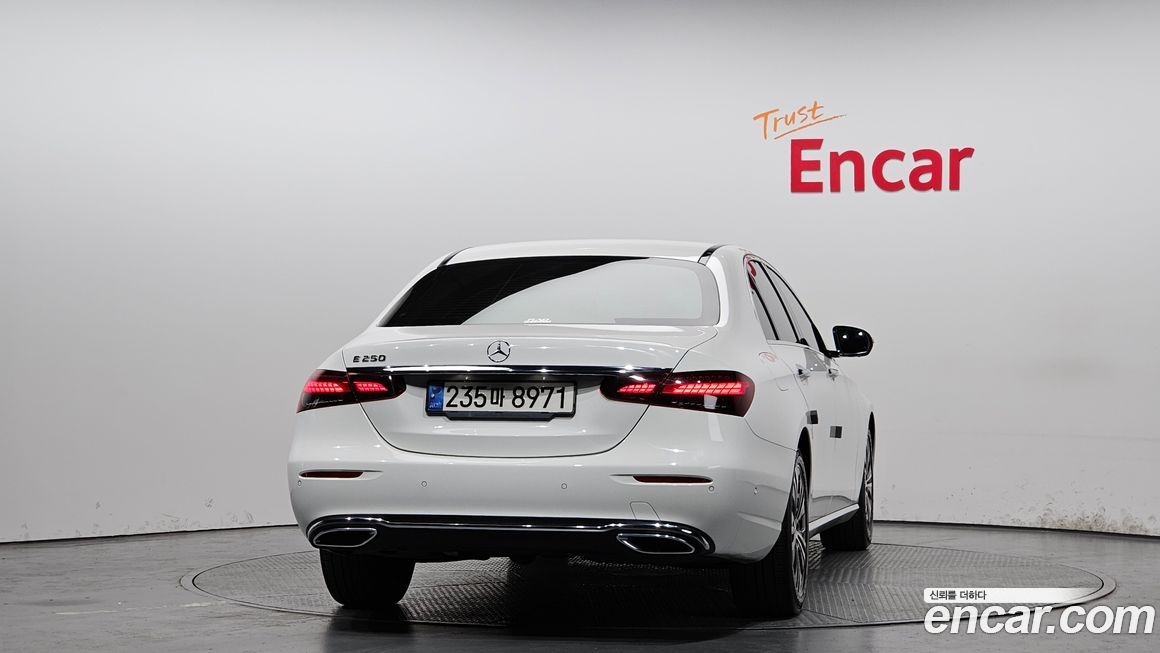 Mercedes-Benz E-Class 2022