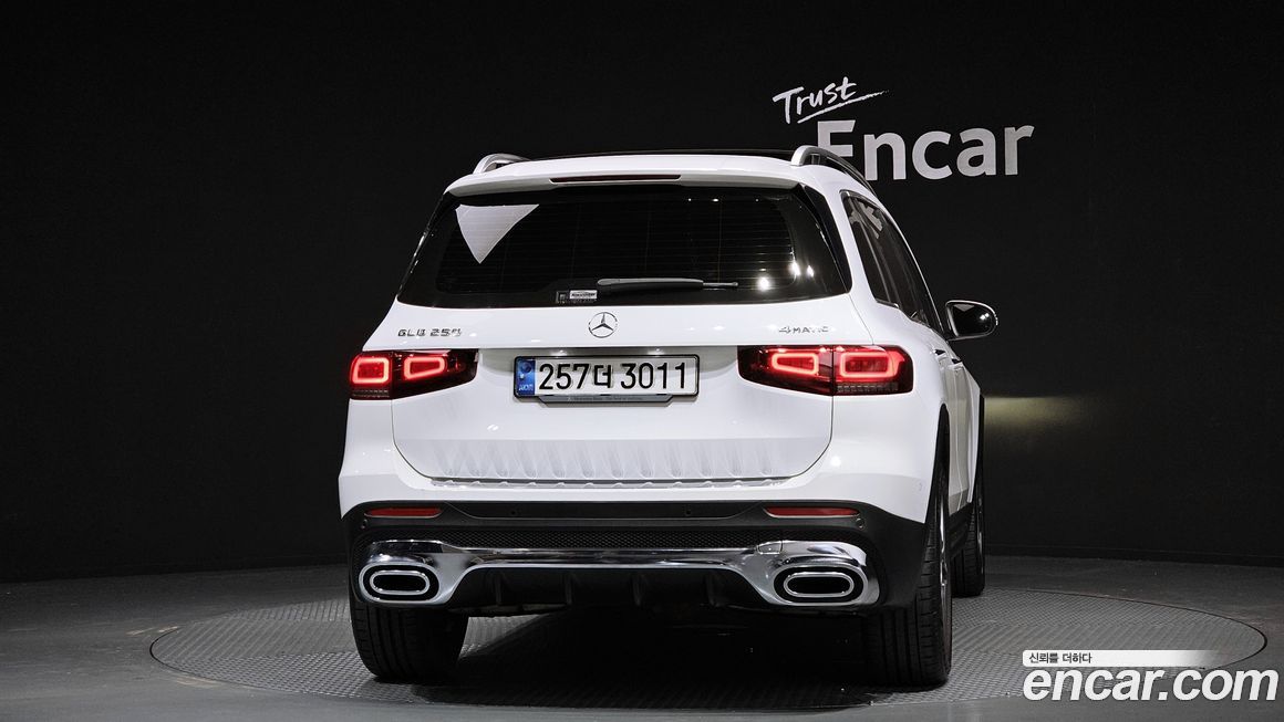 Mercedes-Benz GLB-Class 2021