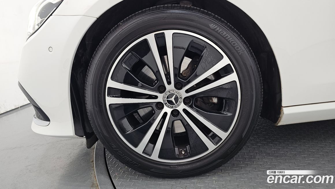 Mercedes-Benz E-Class 2022