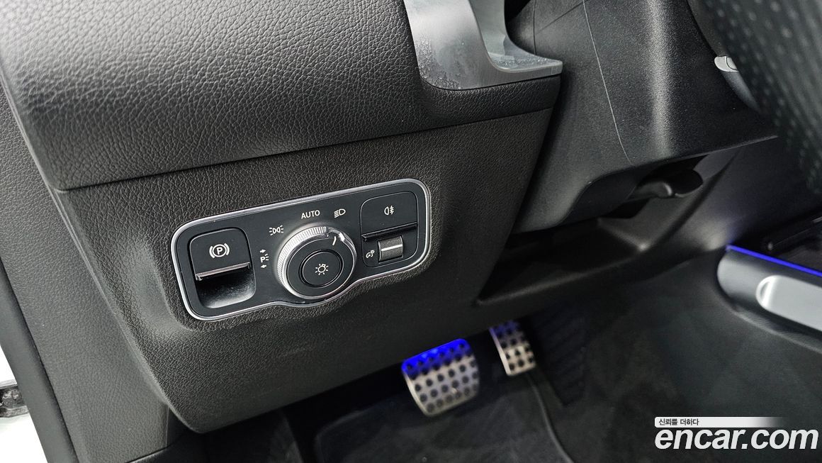 Mercedes-Benz GLB-Class 2021