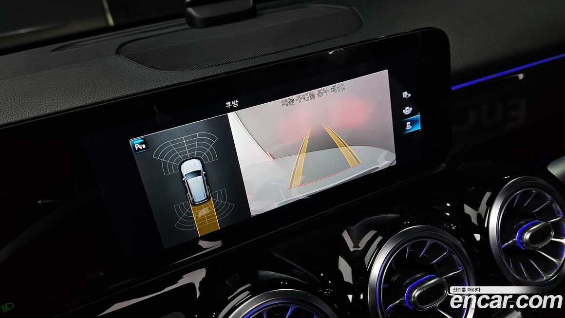 Mercedes-Benz GLB-Class 2021