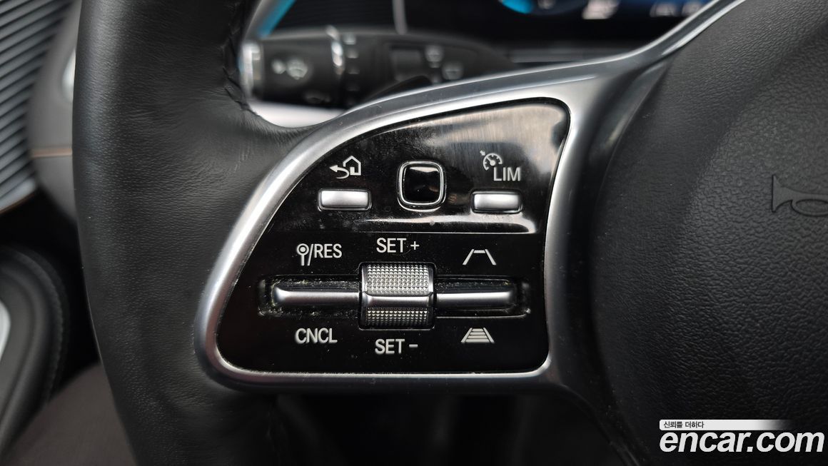 Mercedes-Benz EQC 2020