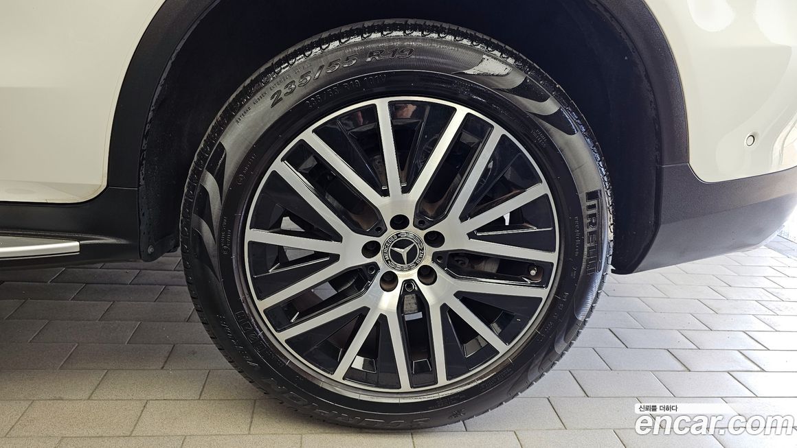 Mercedes-Benz GLC-Class 2021