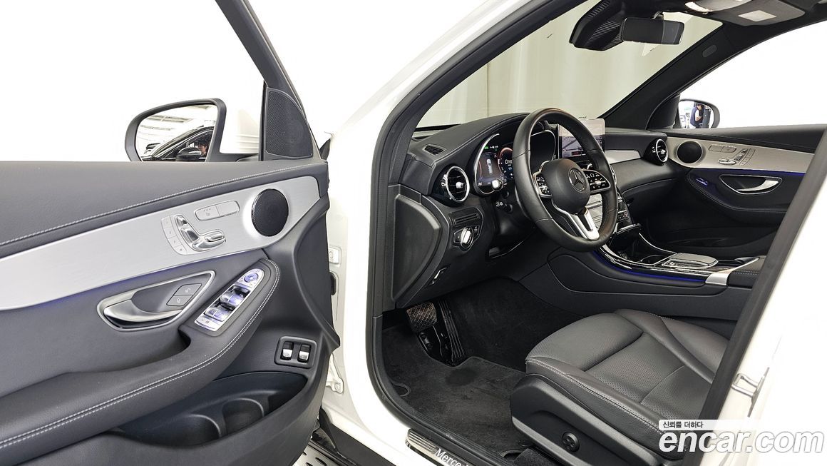 Mercedes-Benz GLC-Class 2021