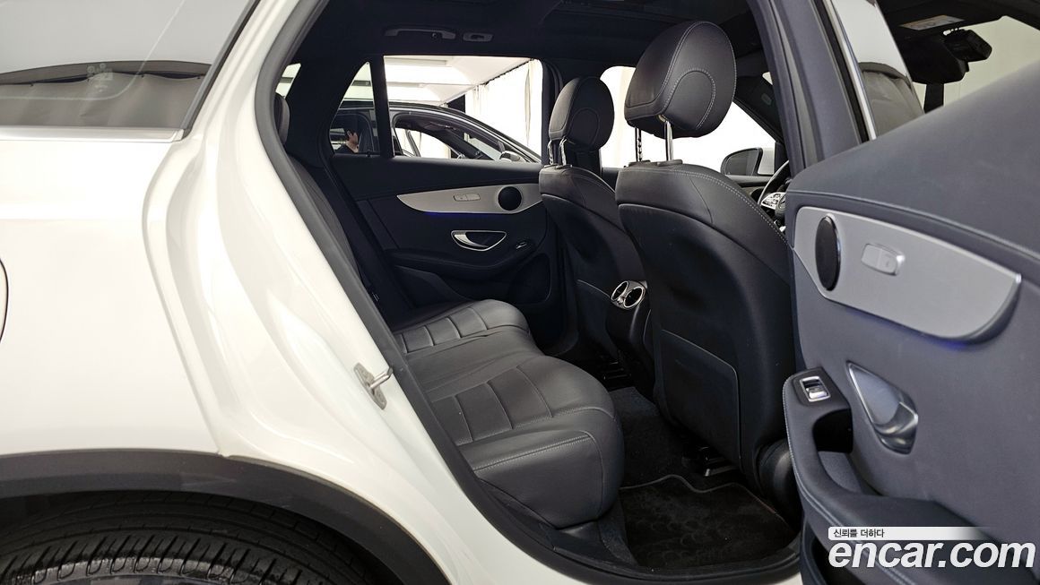 Mercedes-Benz GLC-Class 2021