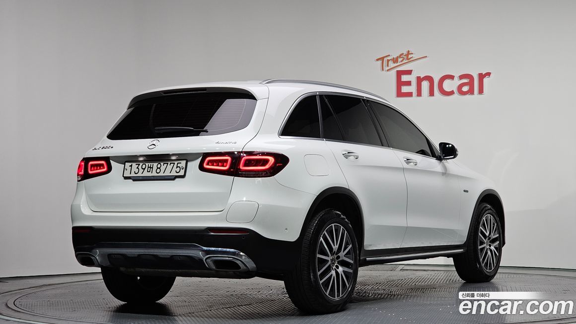 Mercedes-Benz GLC-Class 2021