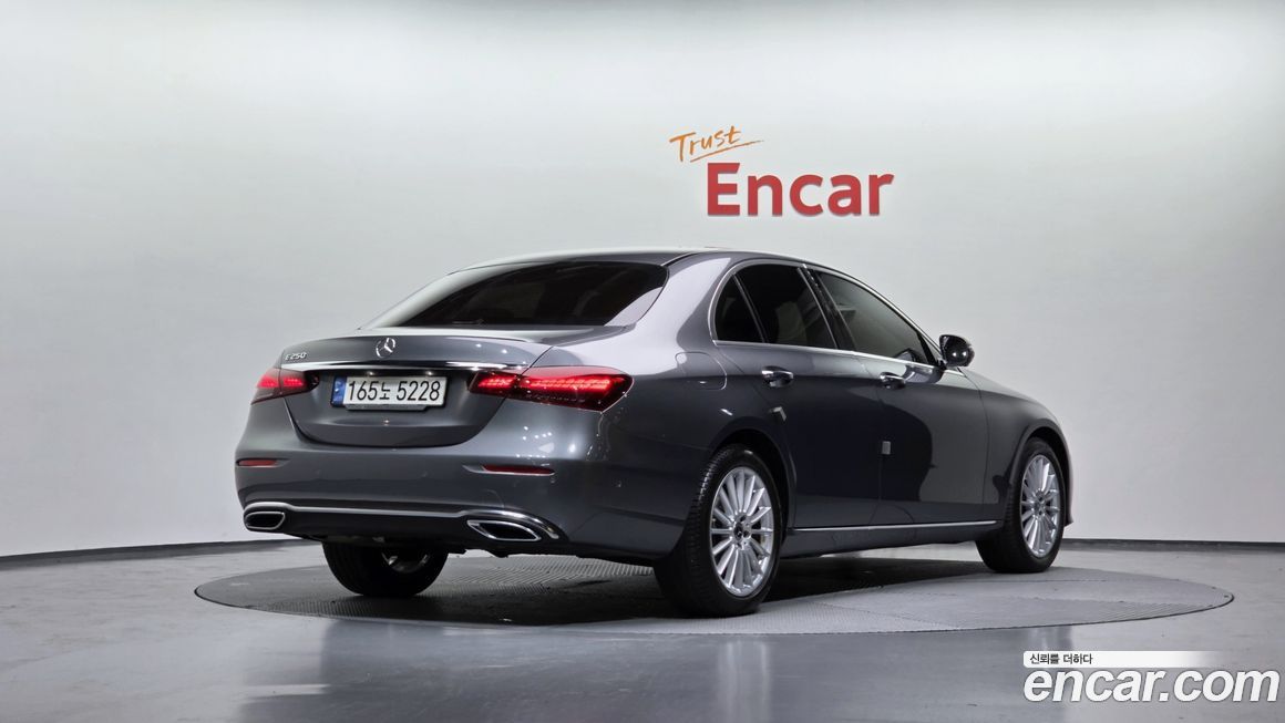 Mercedes-Benz E-Class 2022