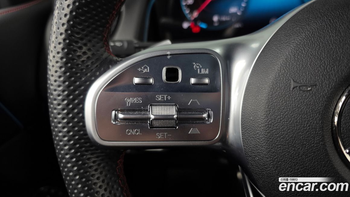 Mercedes-Benz GLB-Class 2023