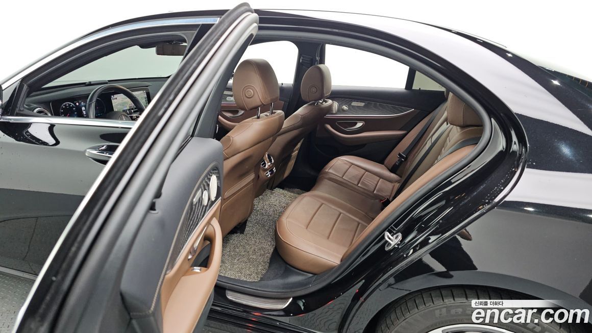 Mercedes-Benz E-Class 2022