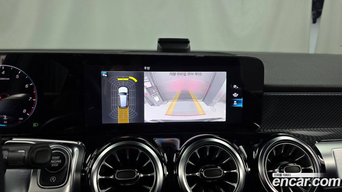 Mercedes-Benz GLB-Class 2023