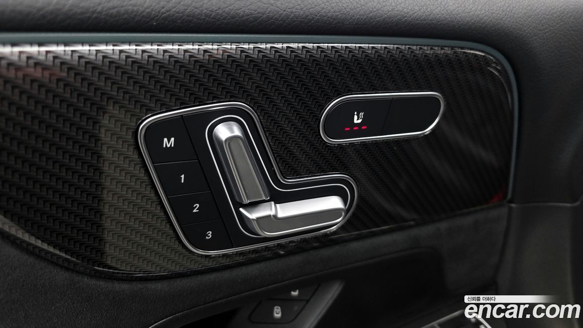 Mercedes-Benz GLB-Class 2023