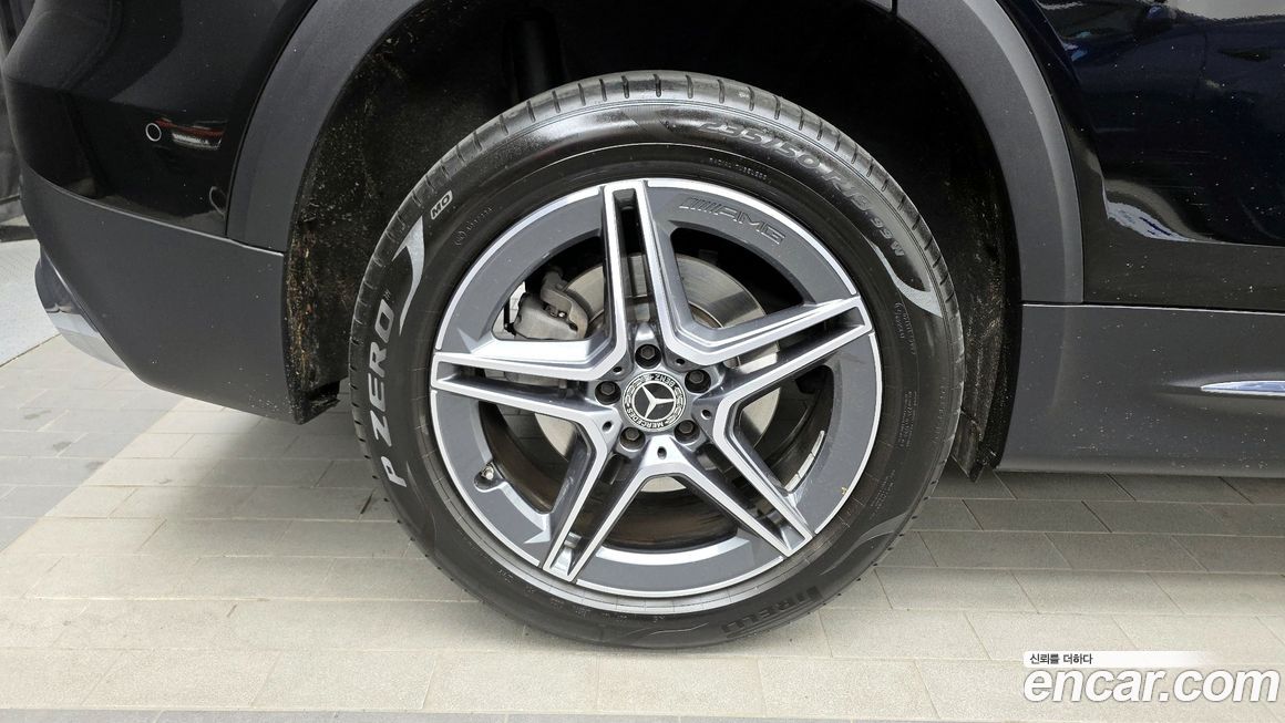 Mercedes-Benz GLB-Class 2023