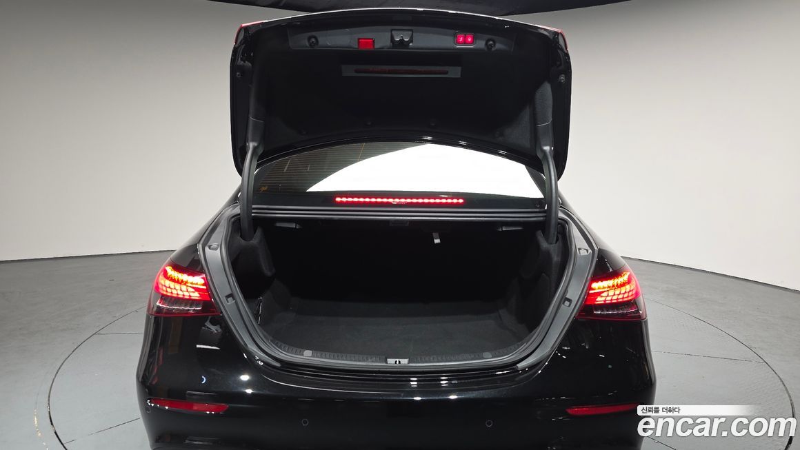 Mercedes-Benz E-Class 2022