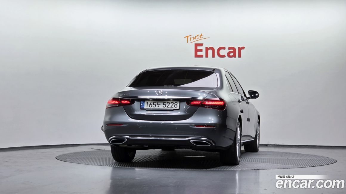 Mercedes-Benz E-Class 2022