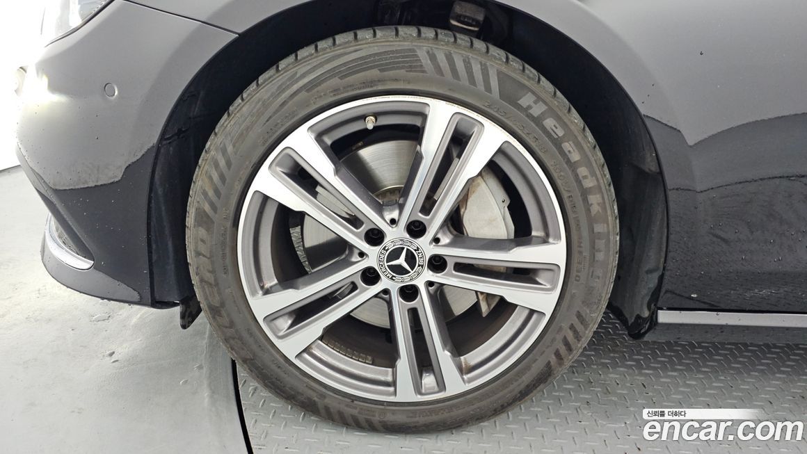 Mercedes-Benz E-Class 2022