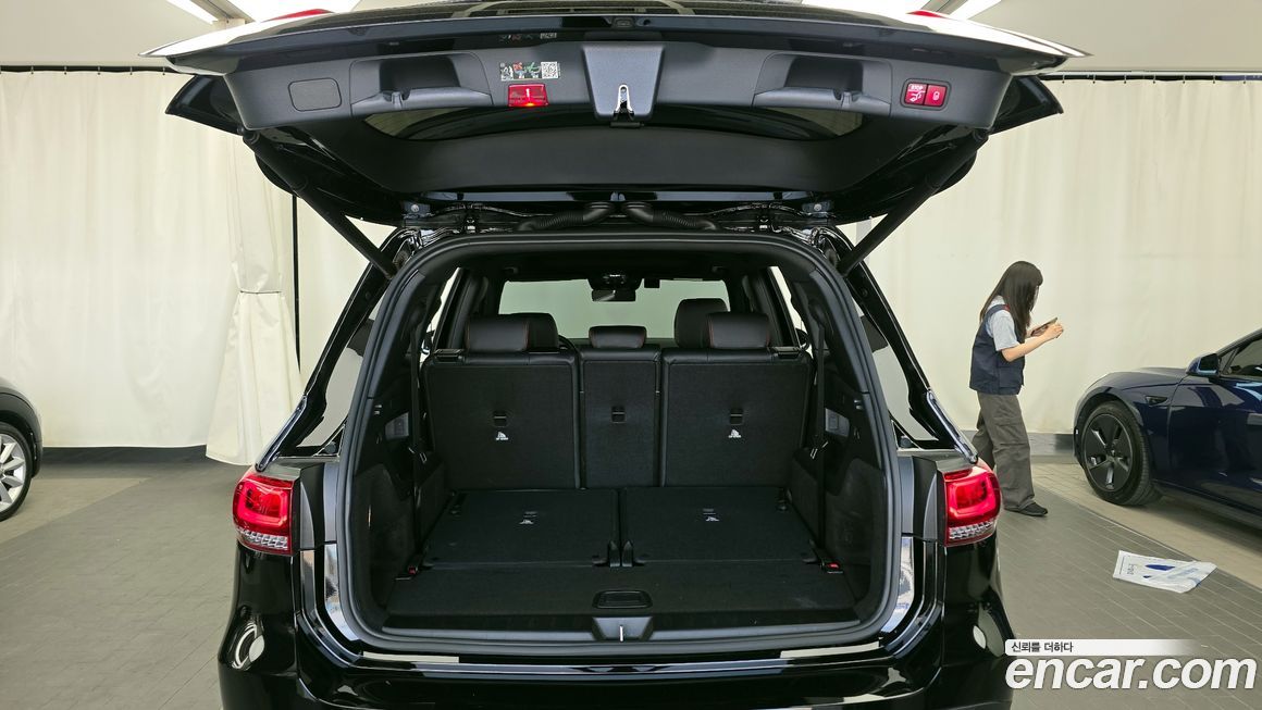 Mercedes-Benz GLB-Class 2023