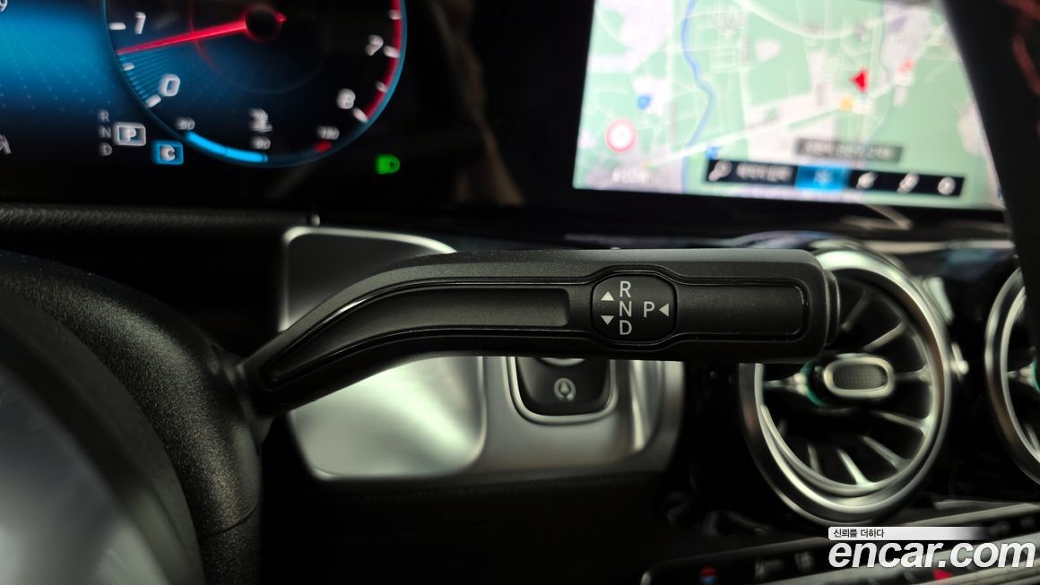 Mercedes-Benz GLB-Class 2023