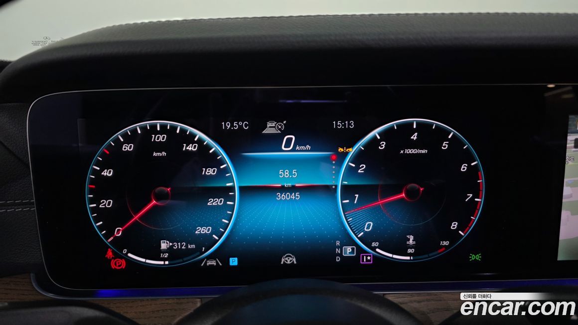 Mercedes-Benz E-Class 2022