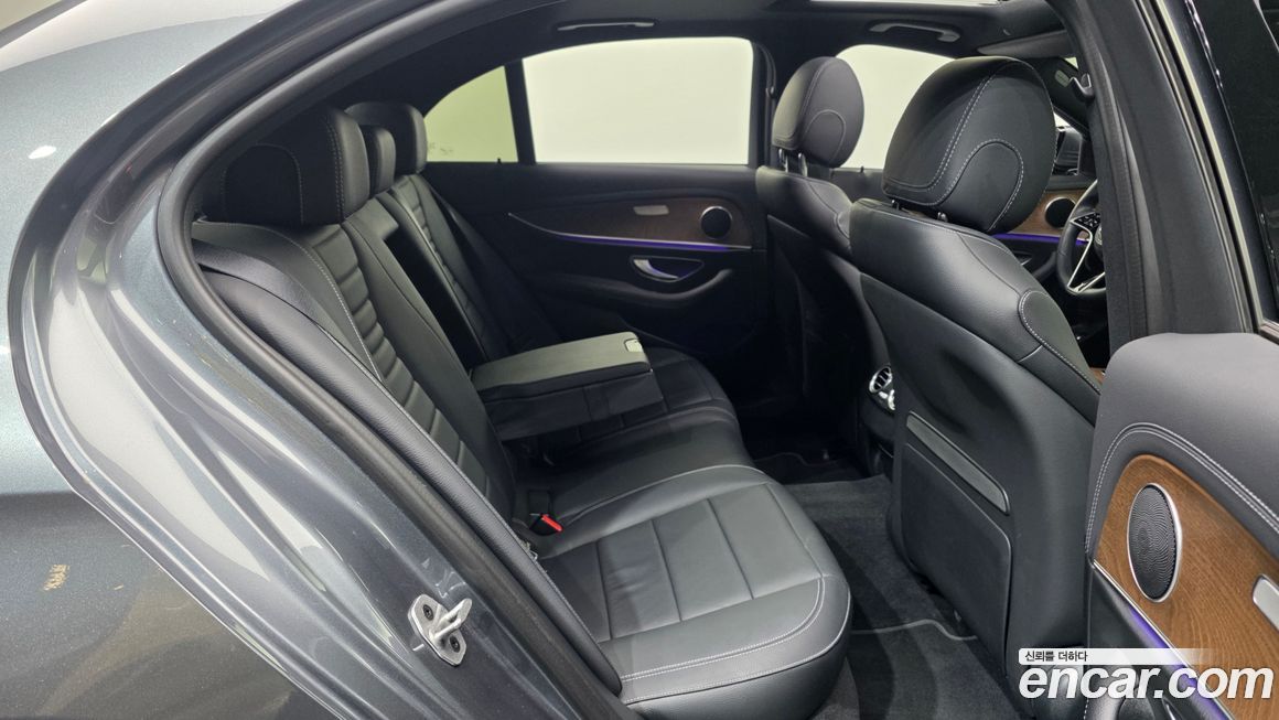 Mercedes-Benz E-Class 2022