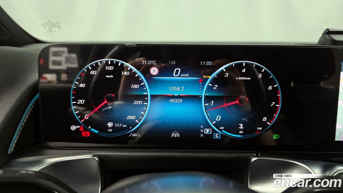 Mercedes-Benz GLB-Class 2023