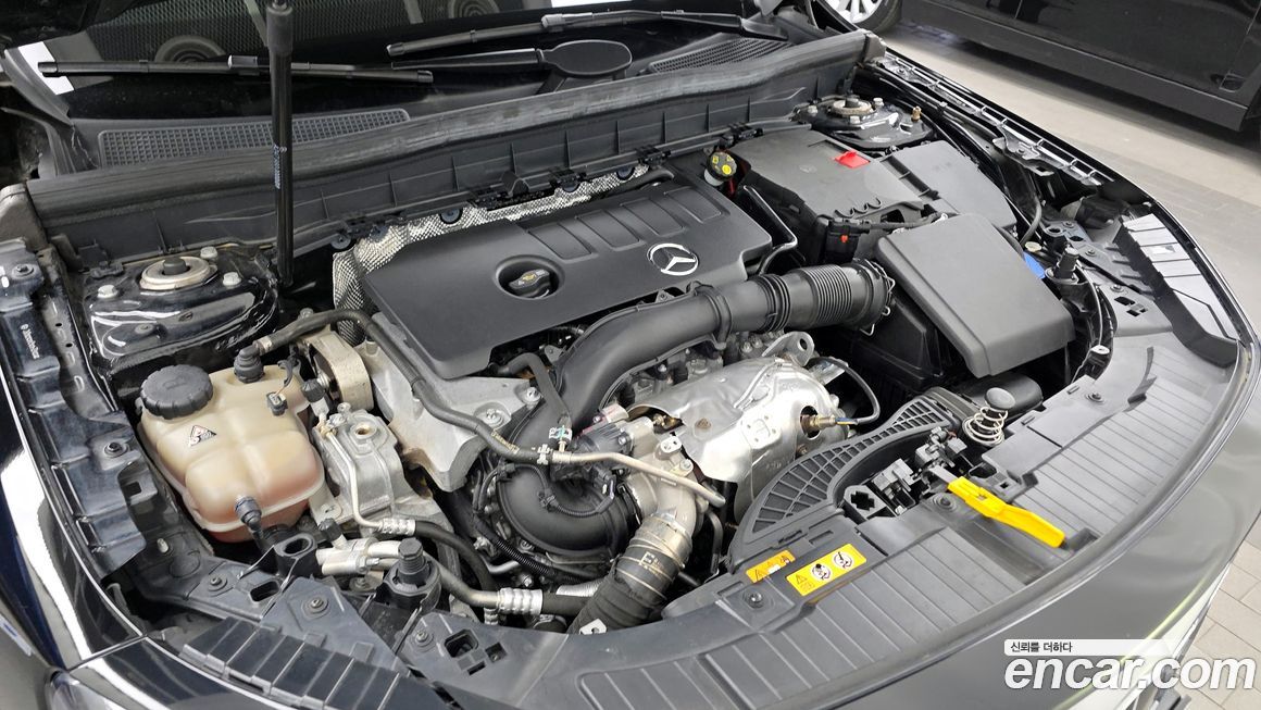 Mercedes-Benz GLB-Class 2023