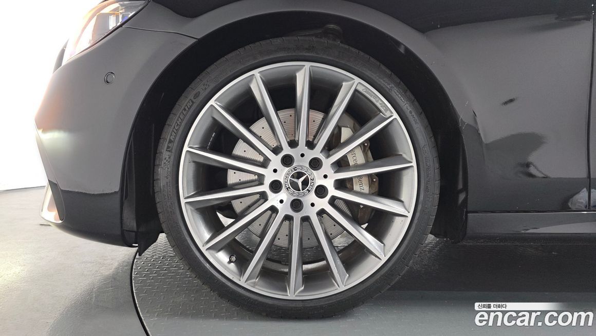 Mercedes-Benz E-Class 2022