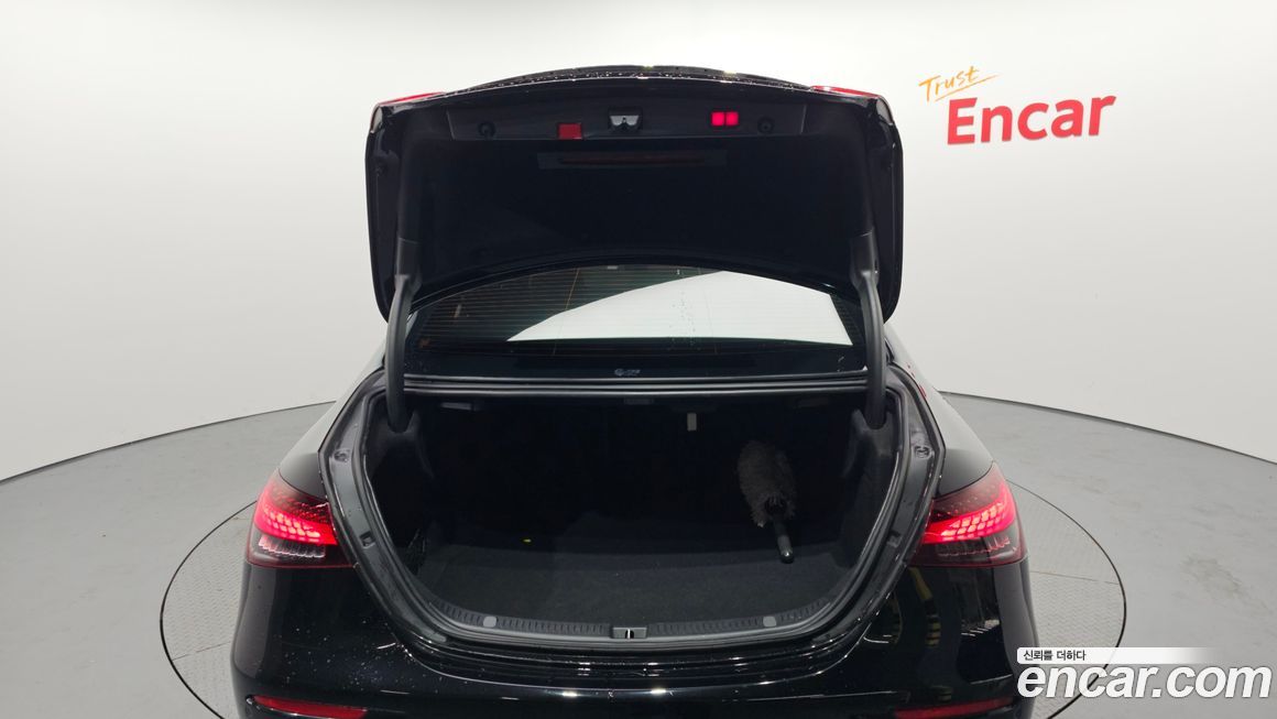 Mercedes-Benz E-Class 2022