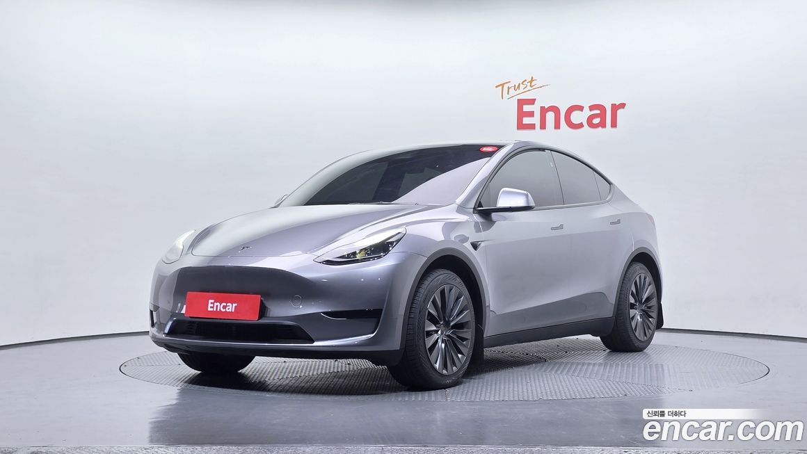 Tesla Model Y 2025
