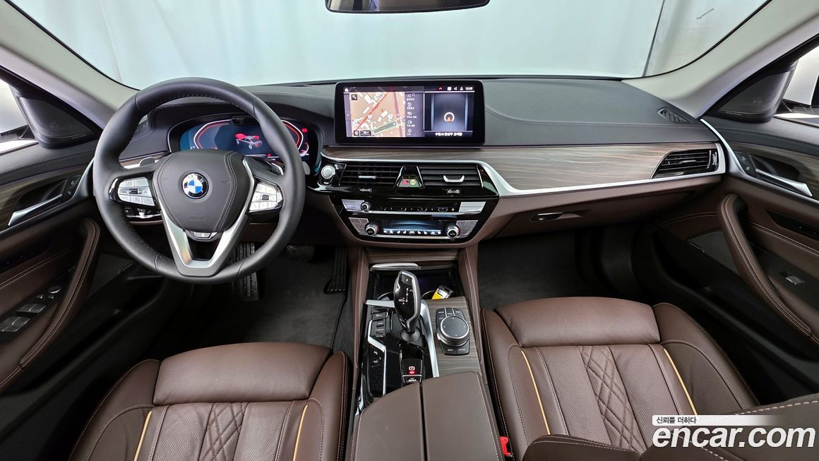 BMW 5-Series 2023
