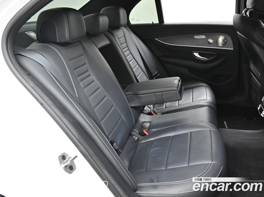 Mercedes-Benz E-Class 2022