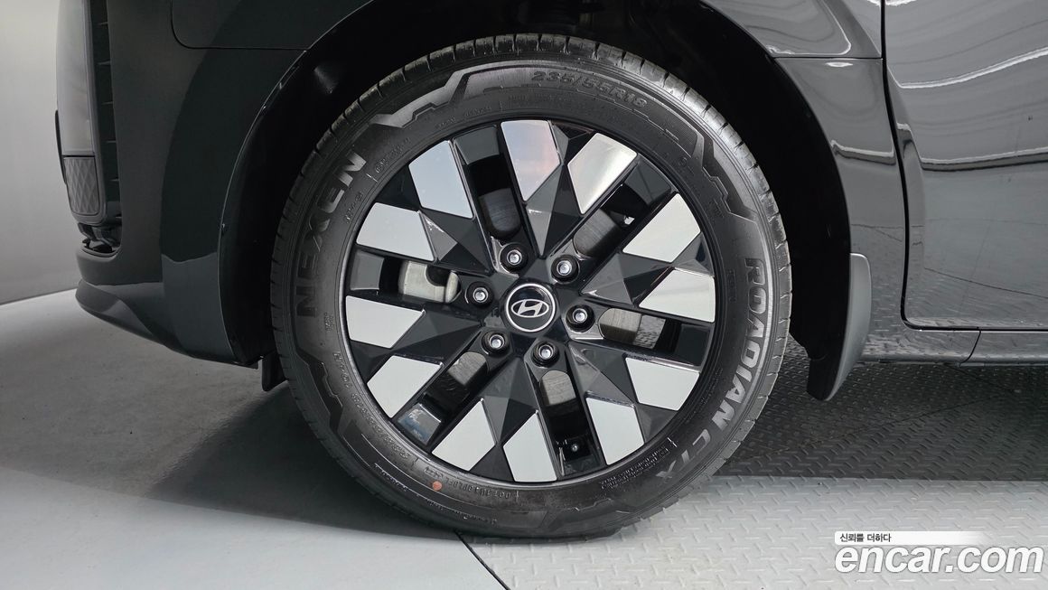 Hyundai Staria 2025