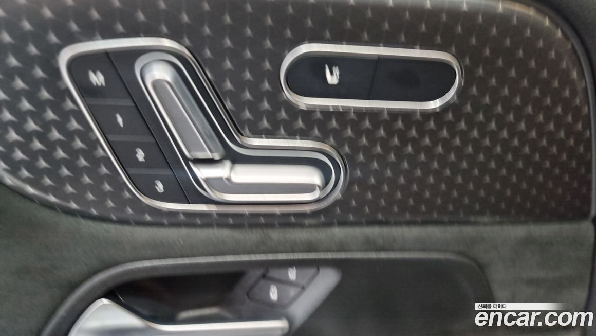 Mercedes-Benz GLB-Class 2025