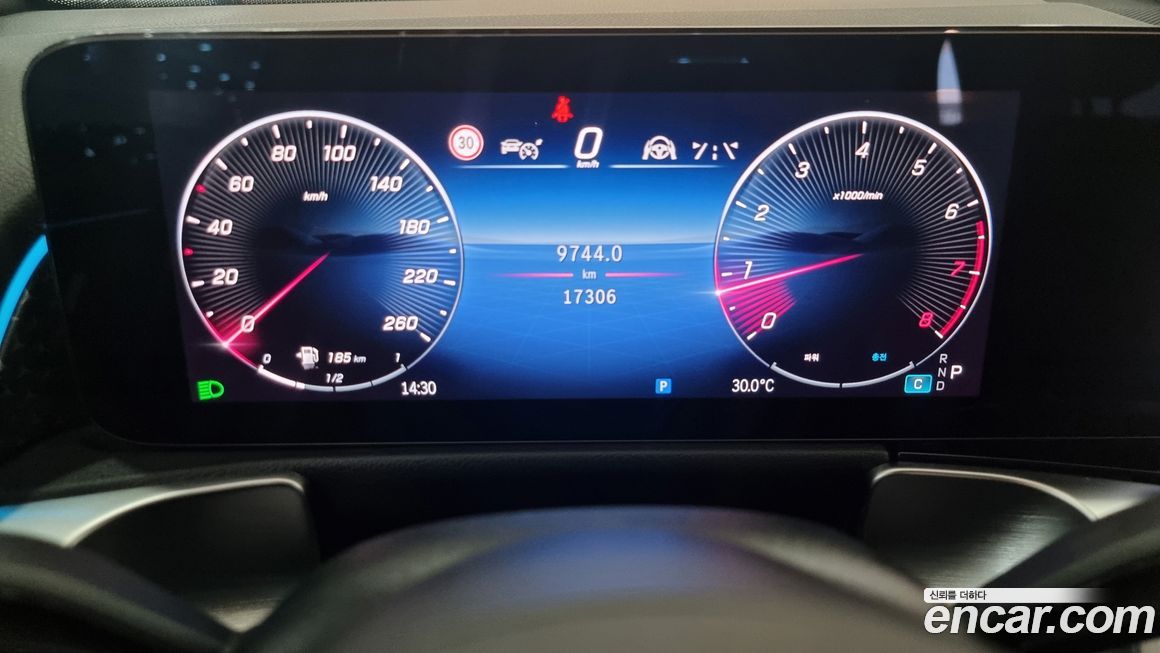 Mercedes-Benz GLB-Class 2025
