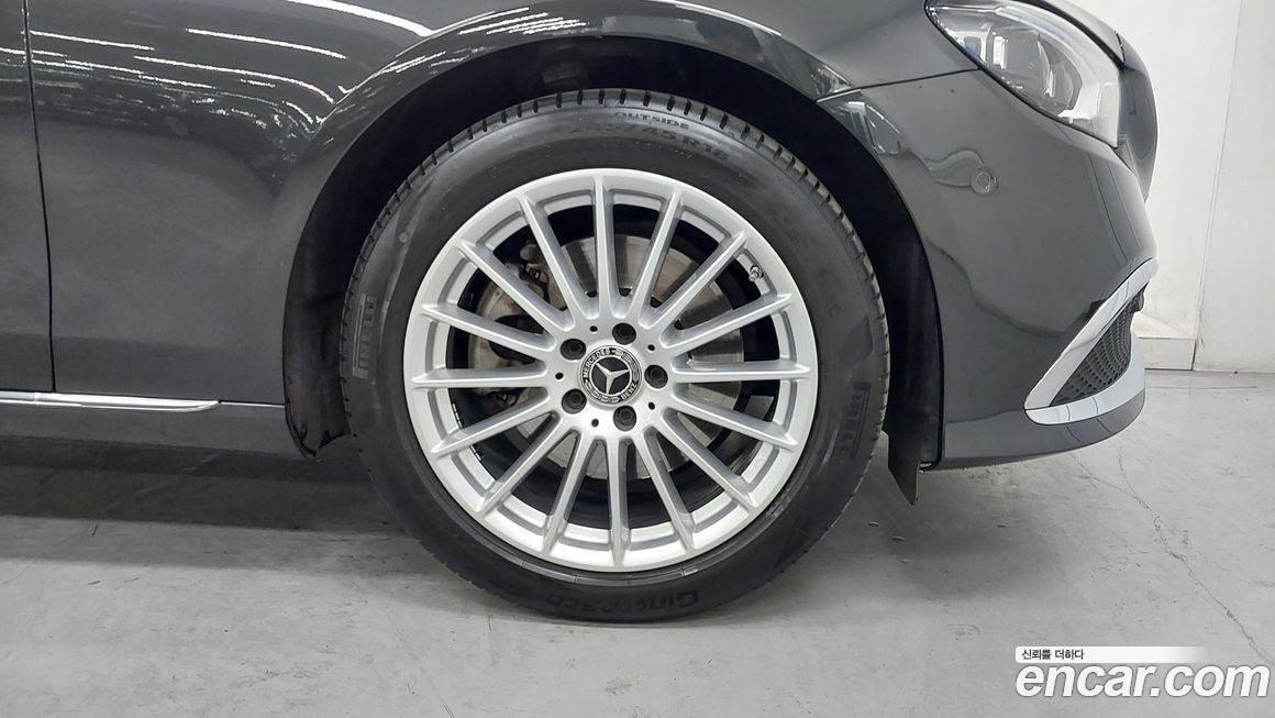 Mercedes-Benz E-Class 2023