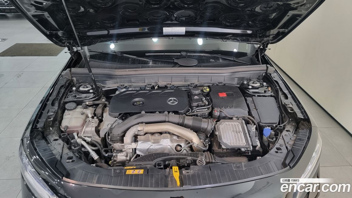 Mercedes-Benz GLB-Class 2025