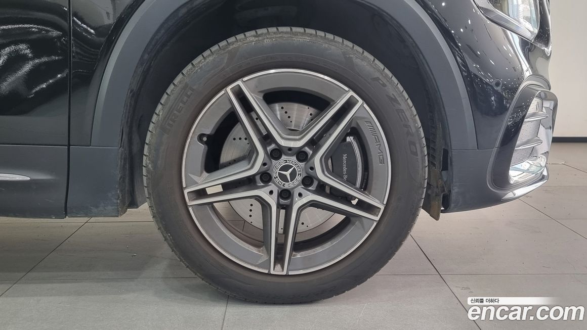 Mercedes-Benz GLB-Class 2025