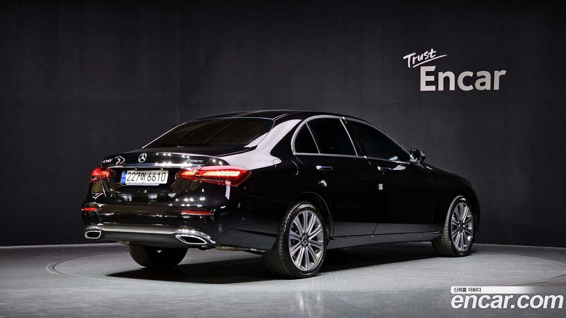 Mercedes-Benz E-Class 2023