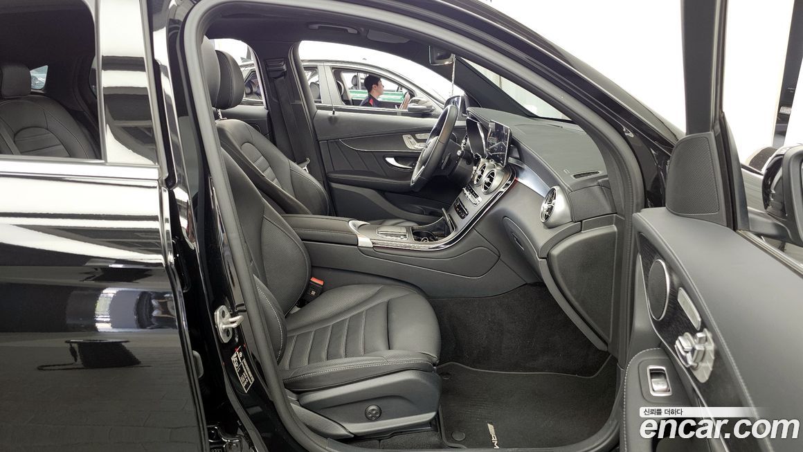 Mercedes-Benz GLC-Class 2023