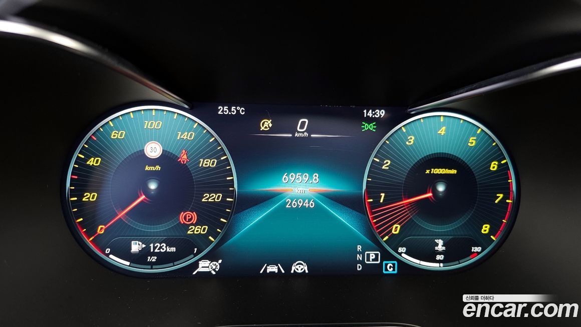 Mercedes-Benz GLC-Class 2023