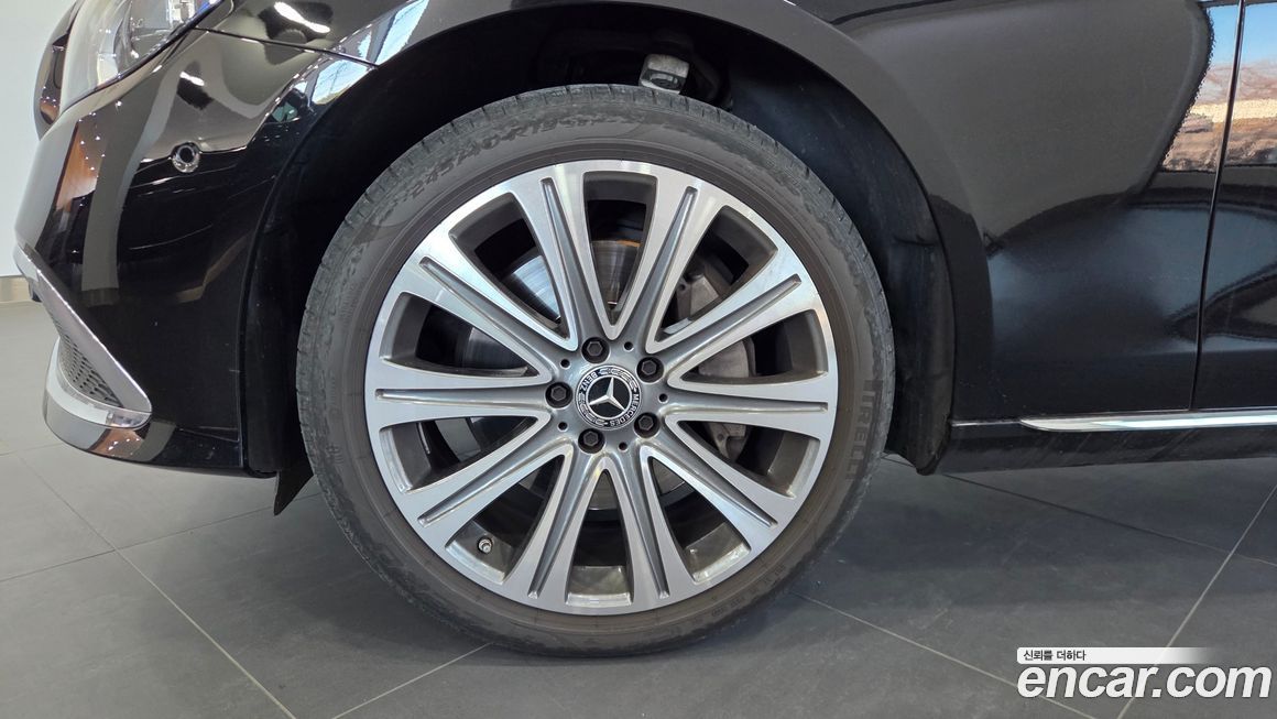 Mercedes-Benz E-Class 2023